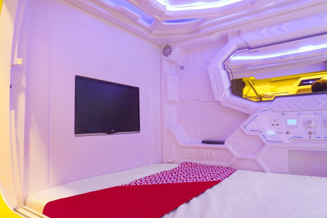 Super Oyo 91328 Fiducia Capsule Hotel Jacarta Exterior foto